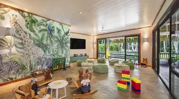ROYAL PALM BEACHCOMBER LUXURY