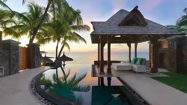 ROYAL PALM BEACHCOMBER LUXURY