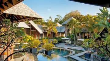 ROYAL PALM BEACHCOMBER LUXURY