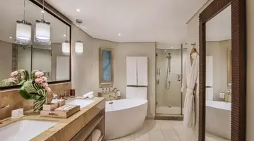 ROYAL PALM BEACHCOMBER LUXURY