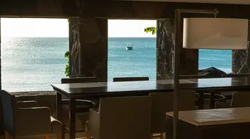 ROYAL PALM BEACHCOMBER LUXURY