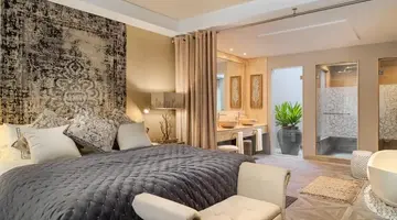 Royal River Luxury Hotel