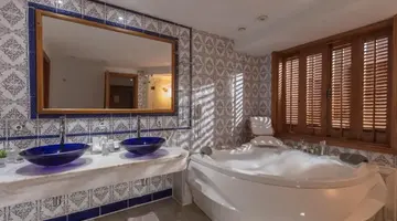 ROYAL SAVOY