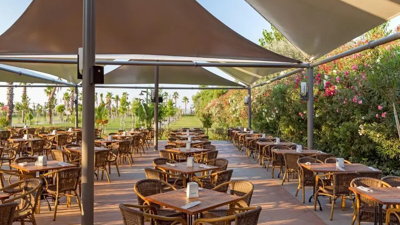 ROYAL SEGINUS HOTEL