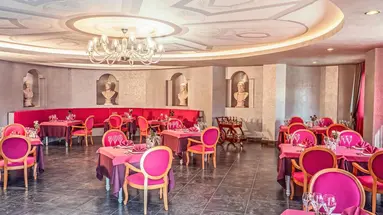 Royal Taj Mahal Hotel