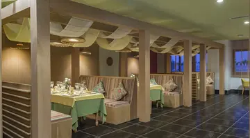 ROYAL TAJ MAHAL