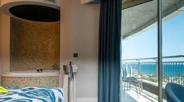 Royal Wings Hotel