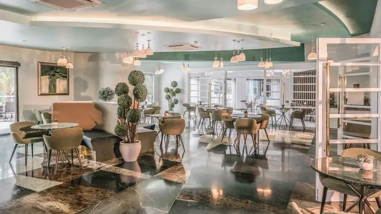 Royal Wings Hotel