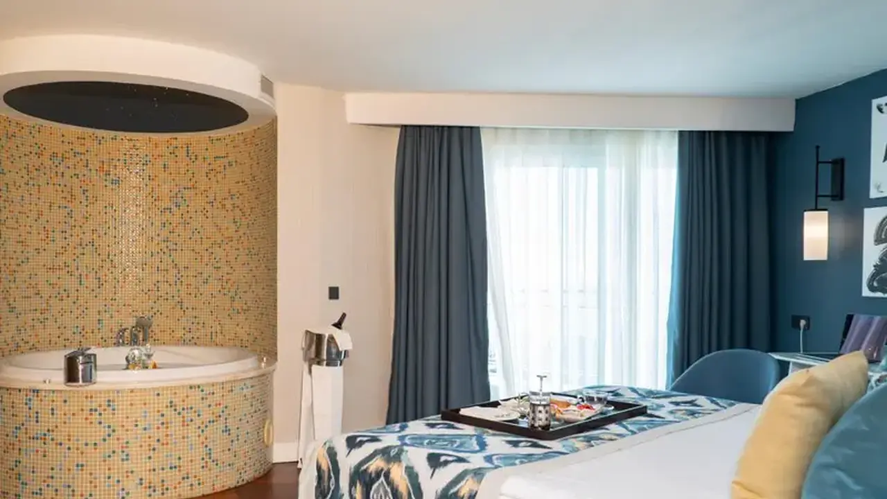 Royal Wings Hotel