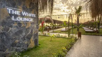 RUBI PLATINUM SIGN HOTEL