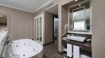 Rubi Platinum Spa Resort And Suite