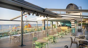 SAILORS BEACH CLUB