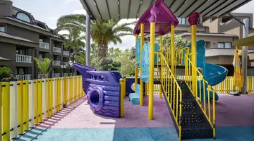 SAILORS BEACH CLUB