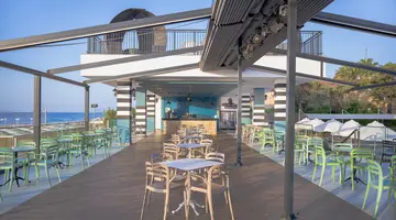 SAILORS BEACH CLUB