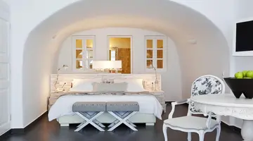 San Antonio Luxury Hotel and Suites