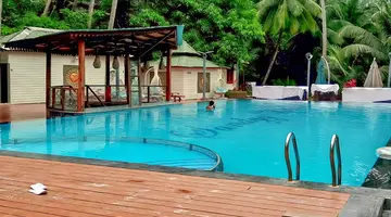 Sandyy Wavess Beach Resort