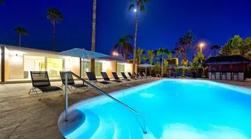 Sanom Beach Resort