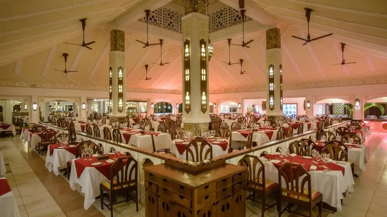 Sarova Whitesands Beach Resort & Spa 4