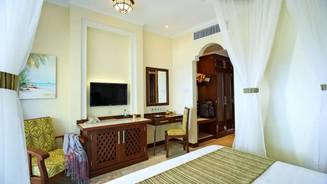 Sarova Whitesands Beach Resort & Spa 4