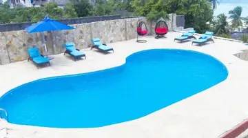 Sea Crest Hotel