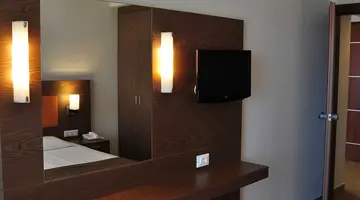 SEA MELODY BEACH HOTEL AND APARTMENTS