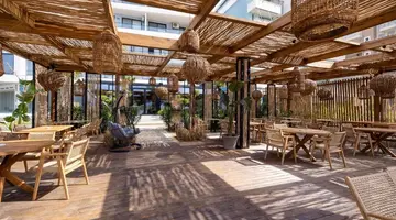 Sea & Sand Hotel