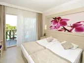 SEADEN COROLLA HOTEL