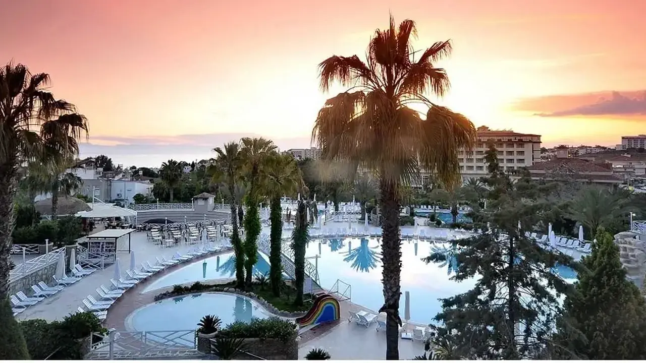SEADEN COROLLA HOTEL