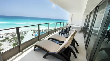 Seadust Cancun Beach Resort
