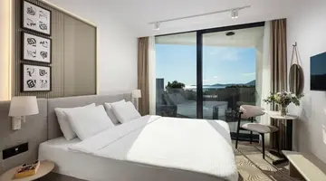 SeeSea Hotel