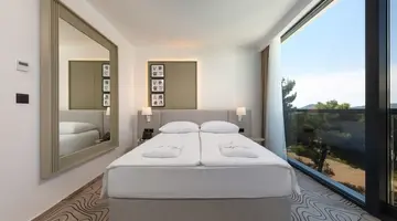 SeeSea Hotel