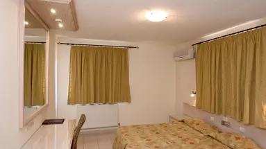 Senator Hotel Apartments