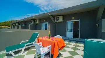 Senza Garden Holiday Club