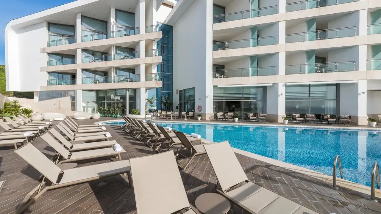 Sesimbra Oceanfront Hotel