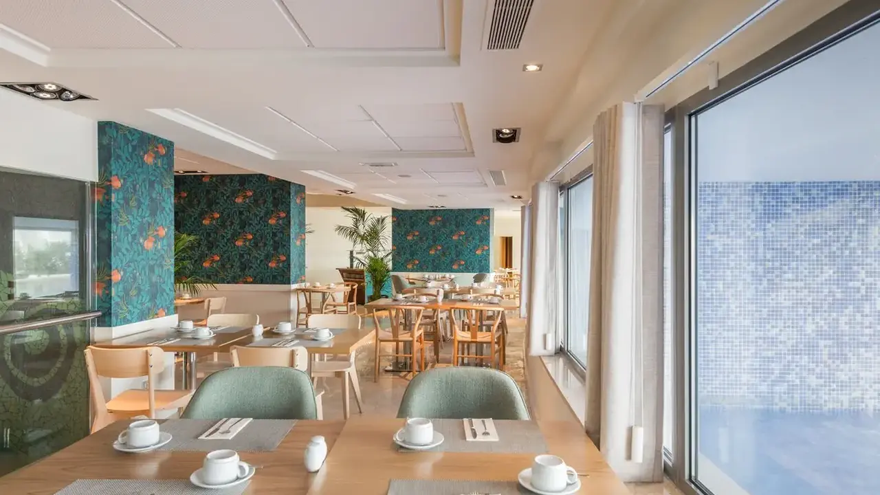 Sesimbra Oceanfront Hotel