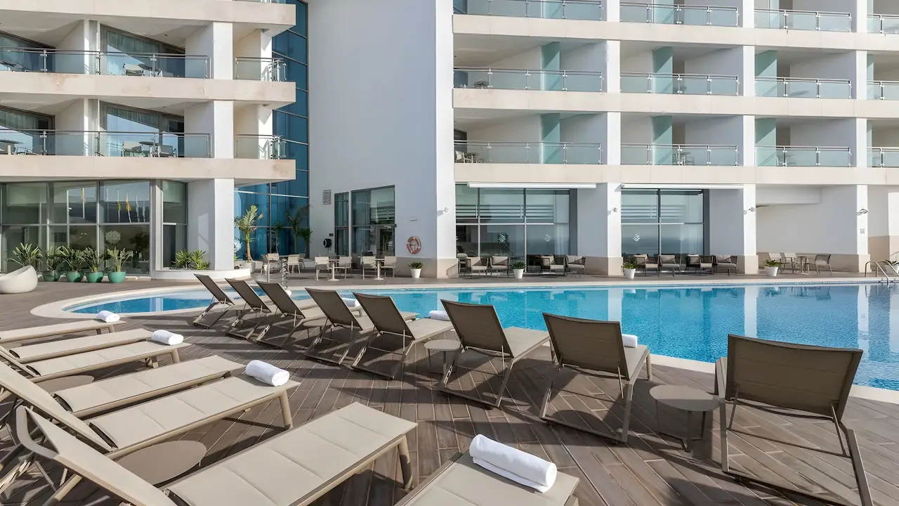 Sesimbra Oceanfront Hotel