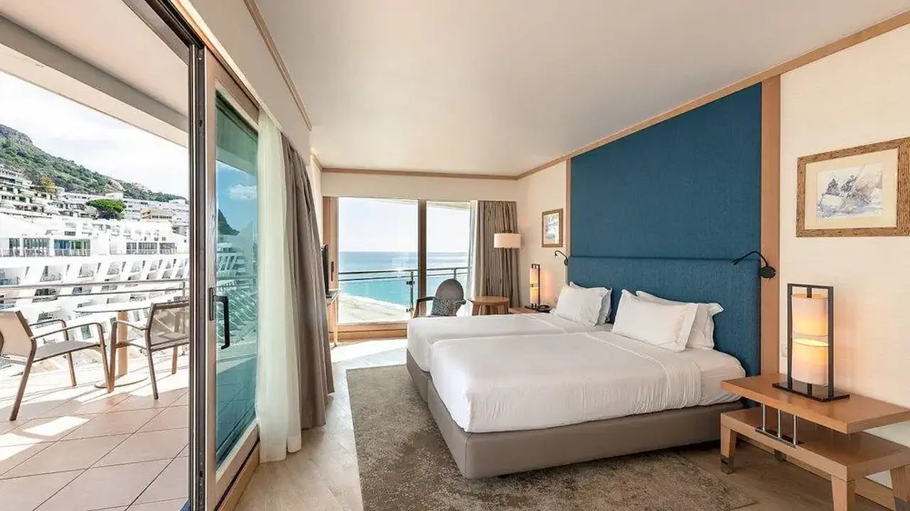 Sesimbra Oceanfront Hotel