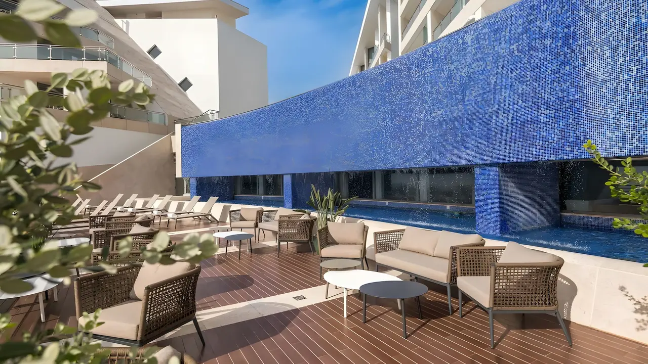 Sesimbra Oceanfront Hotel