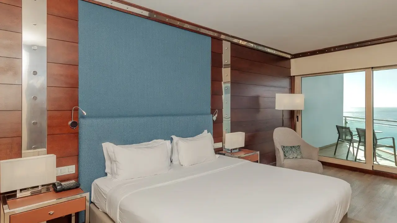 Sesimbra Oceanfront Hotel