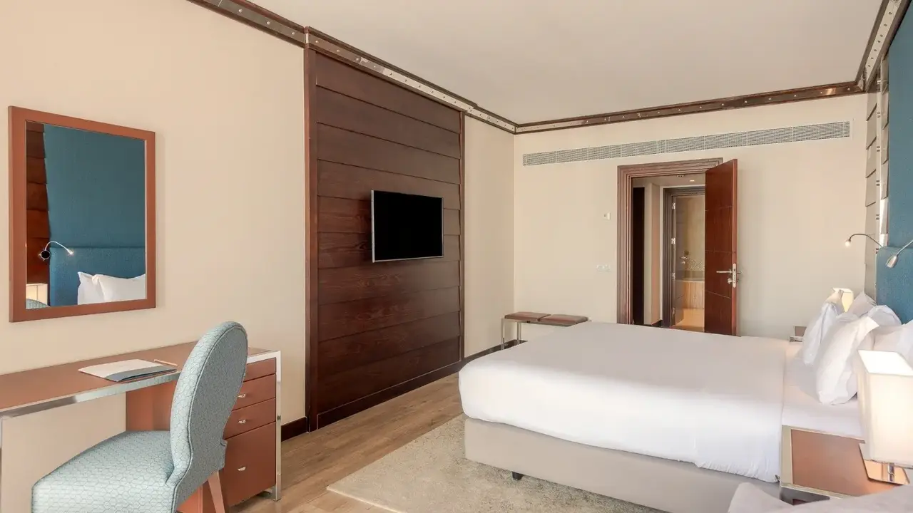 Sesimbra Oceanfront Hotel