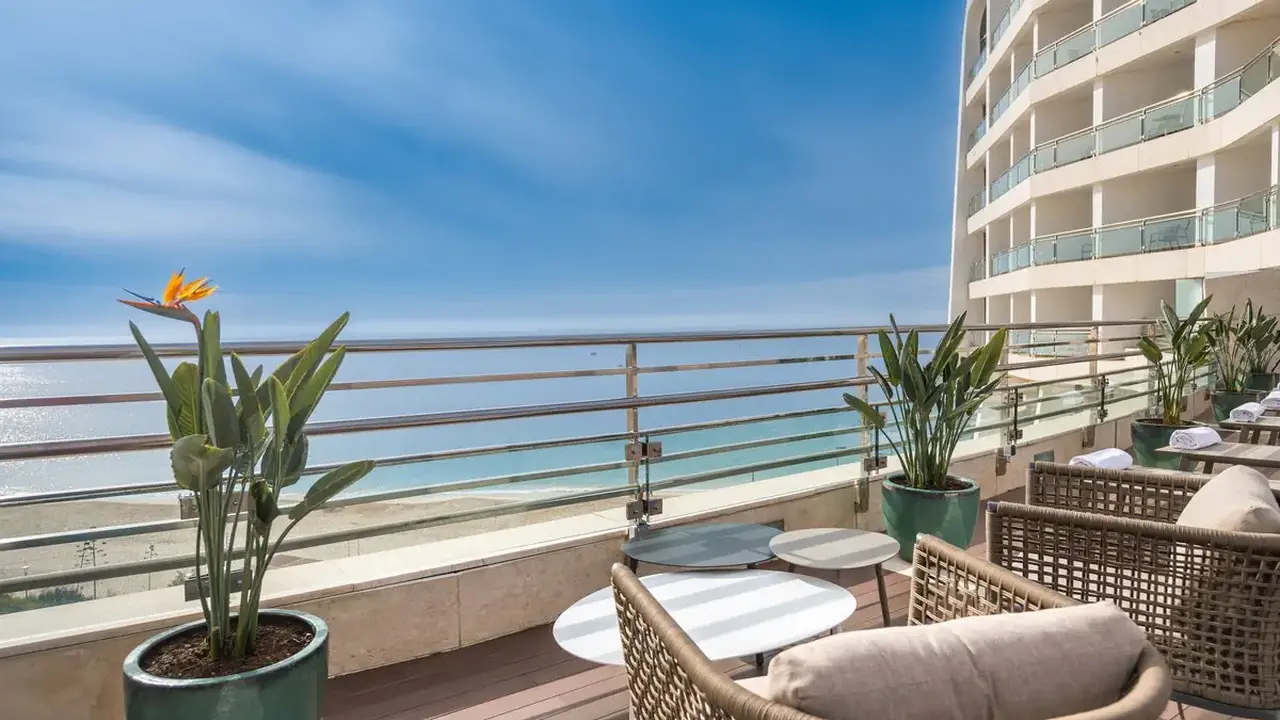 Sesimbra Oceanfront Hotel