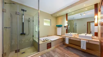 SHANDRANI BEACHCOMBER RESORT & SPA
