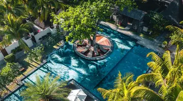 SHANDRANI BEACHCOMBER RESORT & SPA