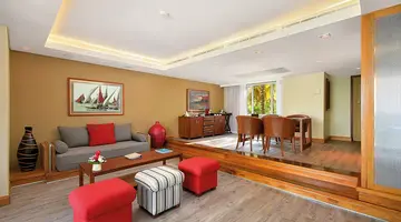 SHANDRANI BEACHCOMBER RESORT & SPA