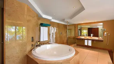 SHANDRANI BEACHCOMBER RESORT & SPA