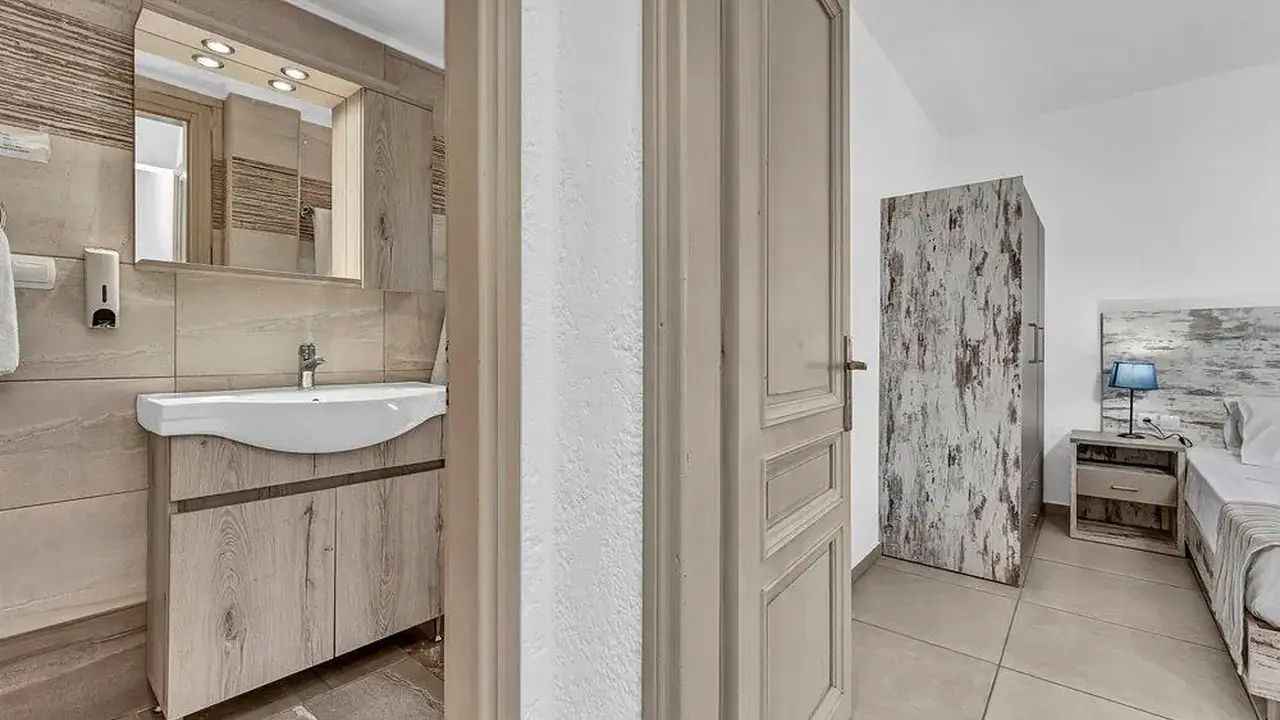 SHOTELS EVINA ROOMS AND SUITES