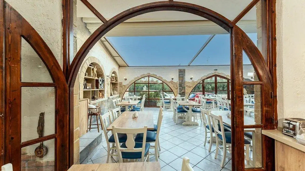 SHOTELS EVINA ROOMS AND SUITES