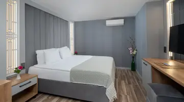 SIAM ELEGANCE HOTELS & SPA