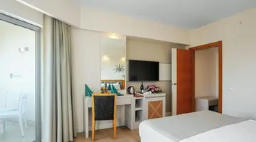 Side Aluna Hotel