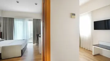 Side Aluna Hotel